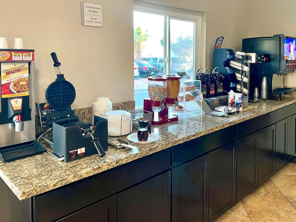 Econo Lodge Inn & Suites Corning Εξωτερικό φωτογραφία