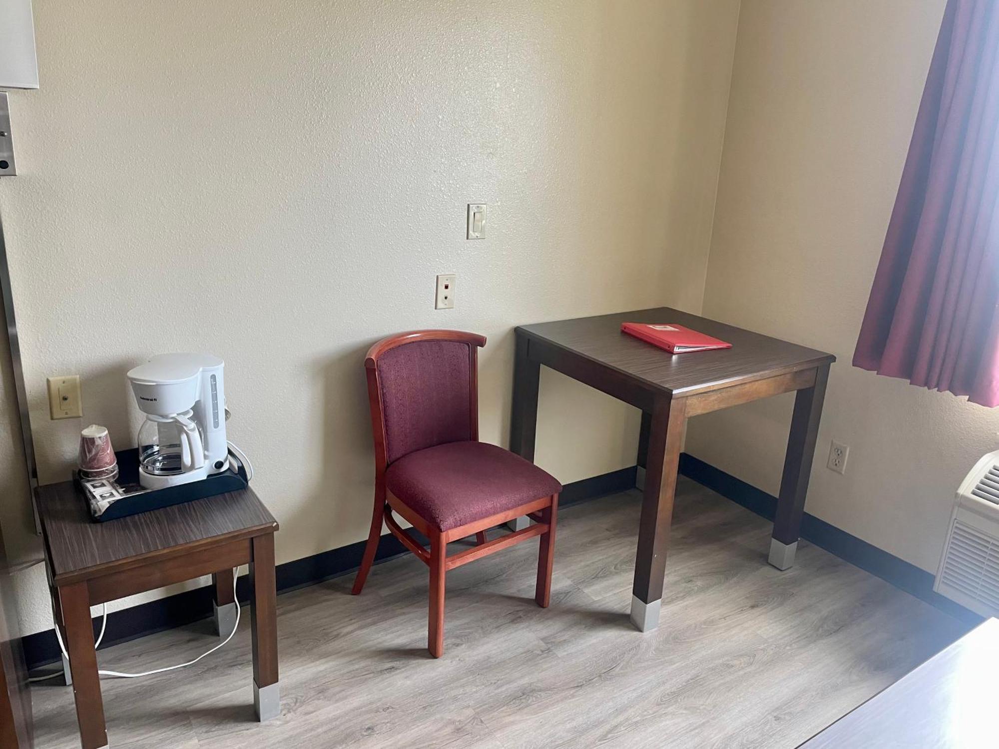 Econo Lodge Inn & Suites Corning Δωμάτιο φωτογραφία